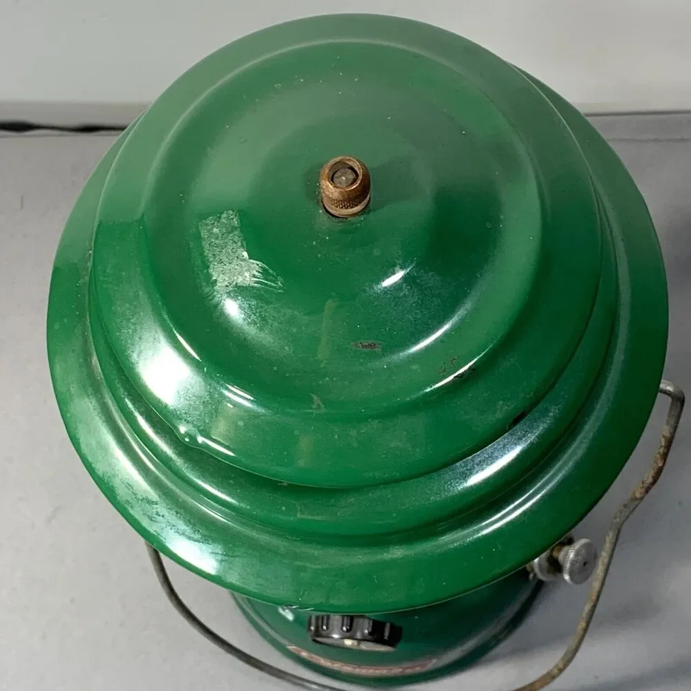 Vintage Coleman Lantern Dated 5 1977 USA Green